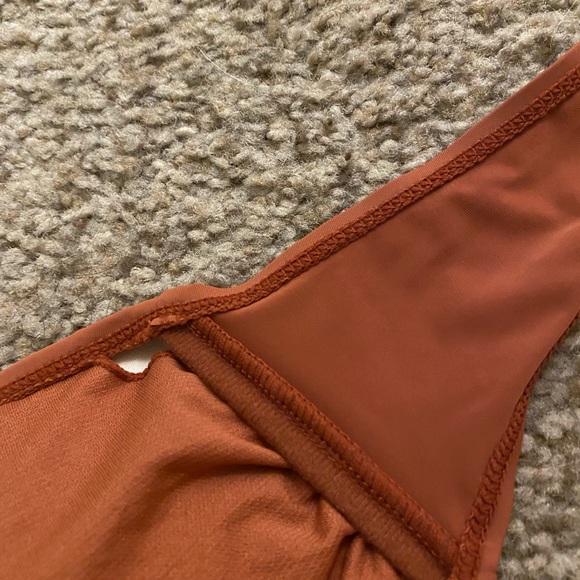 Ocean club bikini top // bundle 4 get free shipping - Picture 6 of 8